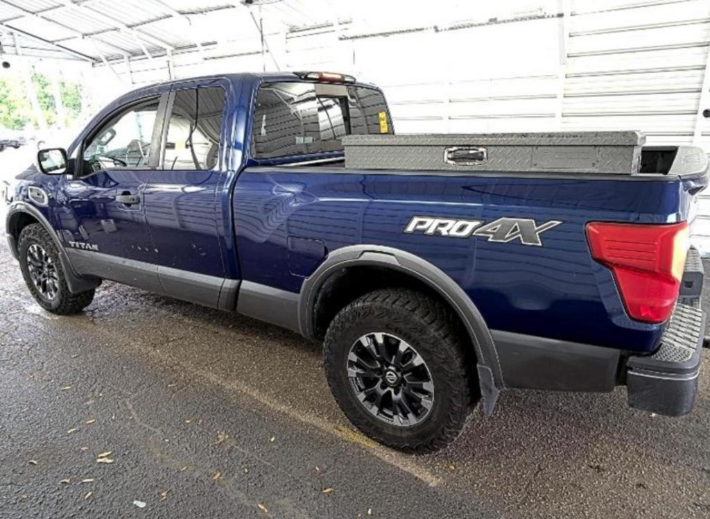 2017 Nissan Titan PRO-4X - Photo 10